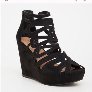 BNWT laser cutout platform wedge with width